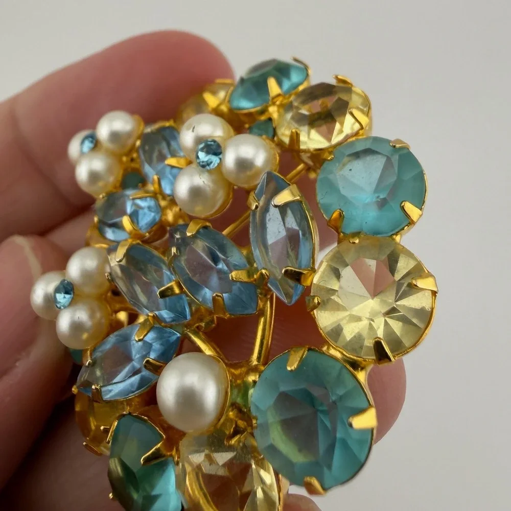 Vintage Wreath Brooch Women Gold Tone Blue Yellow Crystal Faux Pearl Pin 1.75